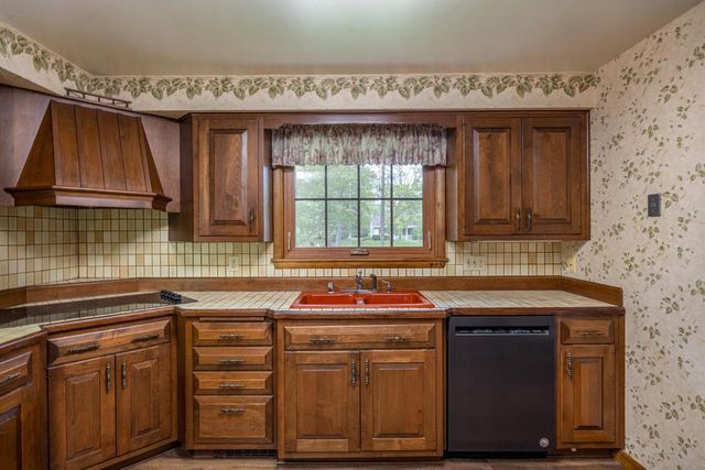 5419 LONG COURT, Appleton, WI 54914