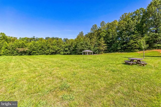 48 MONTGOMERY DR, Stafford, VA 22556