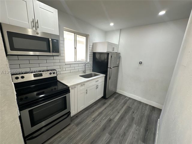 8141 NW 5th Ct, Miami, FL 33150