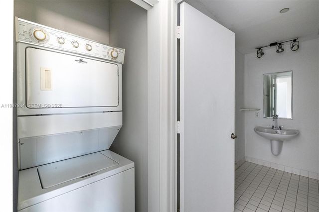 10 SW South River Dr 609, Miami, FL 33130