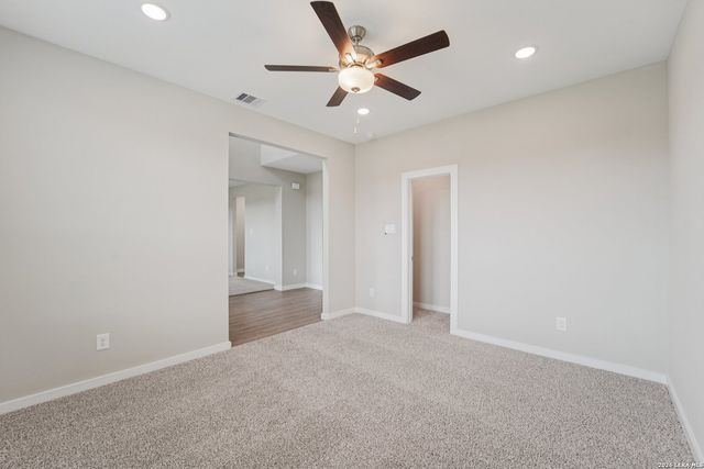 321 Firewheel Loop, Floresville, TX 78114