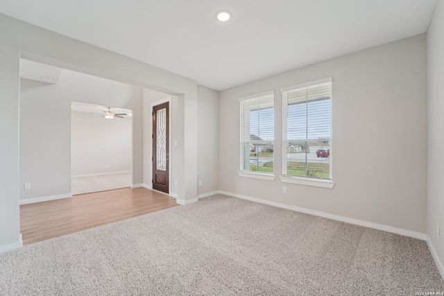 321 Firewheel Loop, Floresville, TX 78114