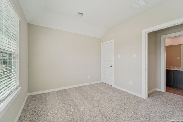 321 Firewheel Loop, Floresville, TX 78114