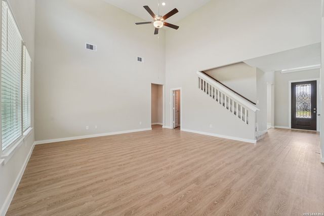321 Firewheel Loop, Floresville, TX 78114