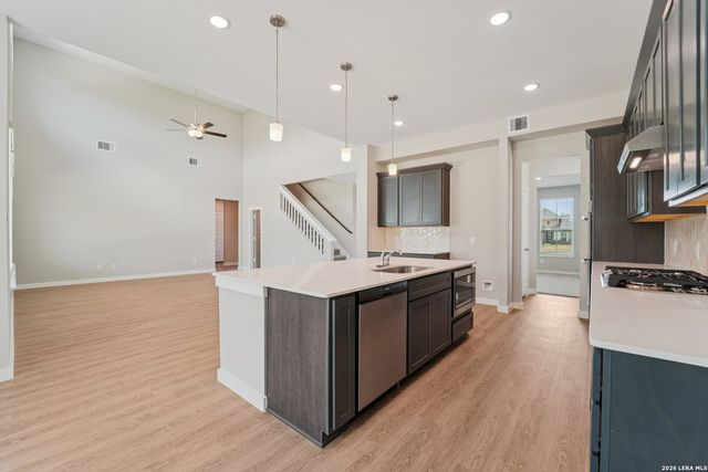 321 Firewheel Loop, Floresville, TX 78114