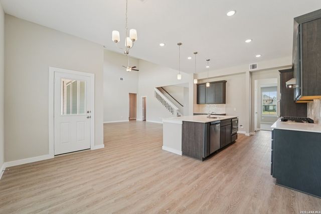 321 Firewheel Loop, Floresville, TX 78114