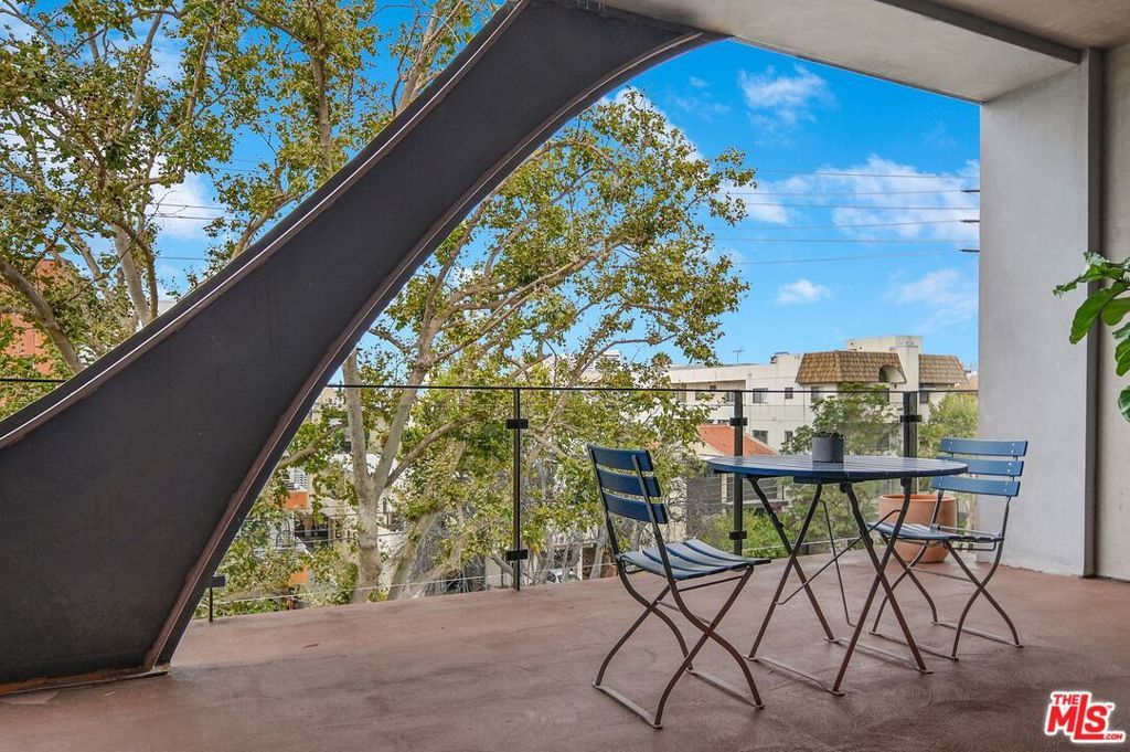 1946 Overland Avenue, Los Angeles, CA 90025 — photo 3