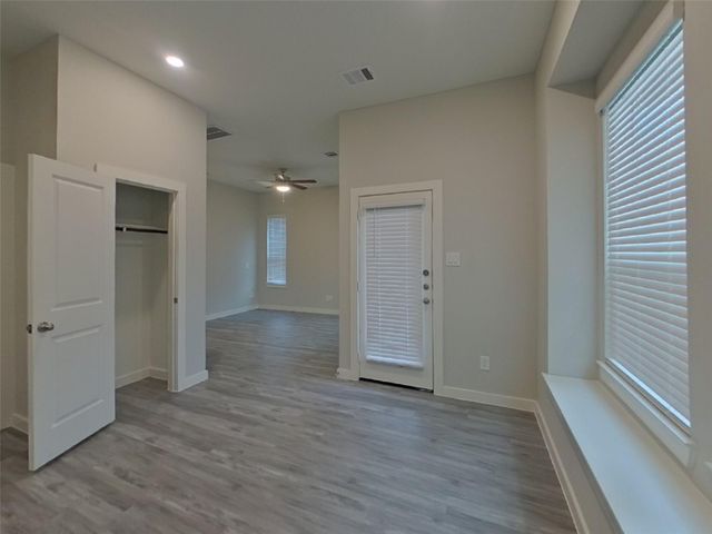 9835 Willow Creek Commerce Drive 101, Tomball, TX 77375