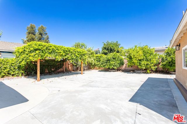 11817 Kittridge Street, Los Angeles, CA 91606