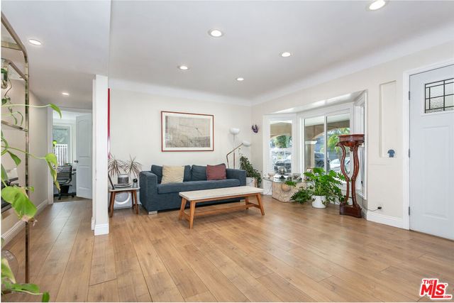 11817 Kittridge Street, Los Angeles, CA 91606