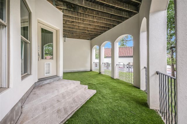 1910 Rue De St Tropez 4, Austin, TX 78746