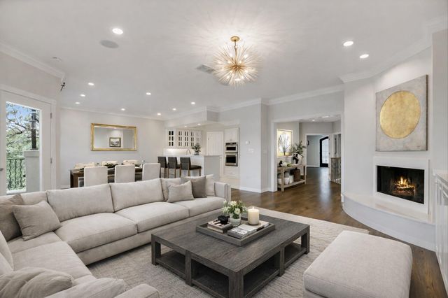 1910 Rue De St Tropez 4, Austin, TX 78746