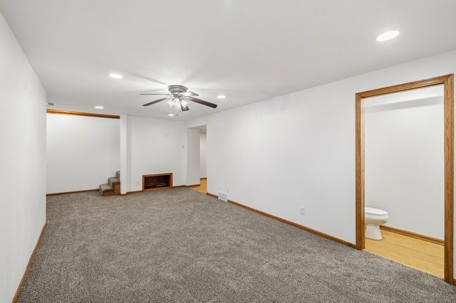 706 SE Wanda Drive, Ankeny, IA 50021