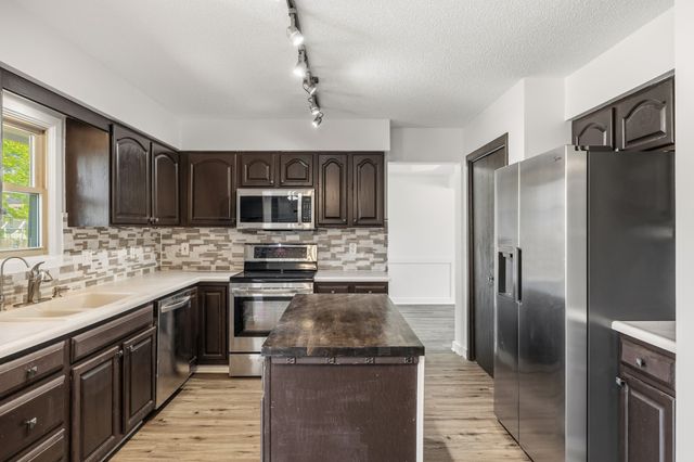 706 SE Wanda Drive, Ankeny, IA 50021