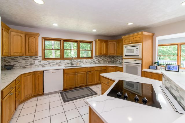 10090 King Hill Court, Dexter, MI 48130