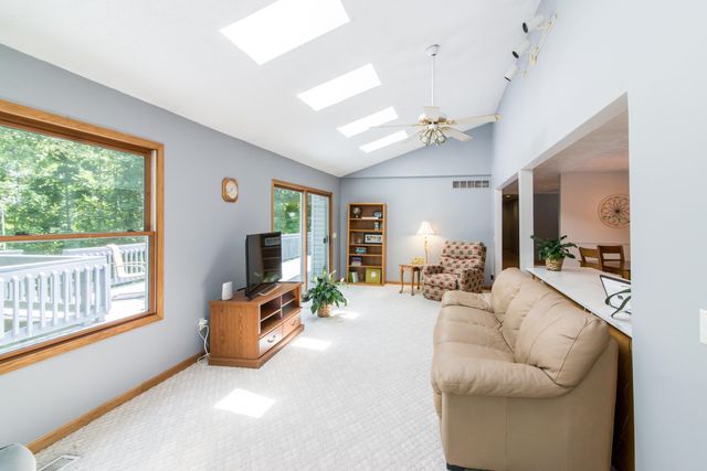 10090 King Hill Court, Dexter, MI 48130