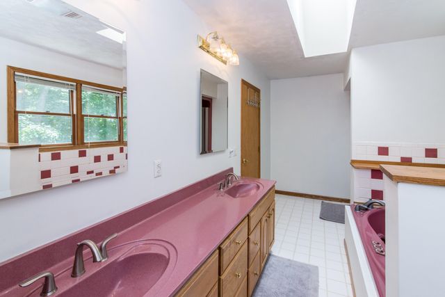 10090 King Hill Court, Dexter, MI 48130