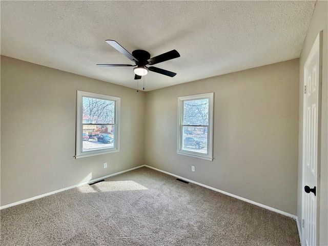 11718 Freemont Avenue, Kansas City, MO 64134