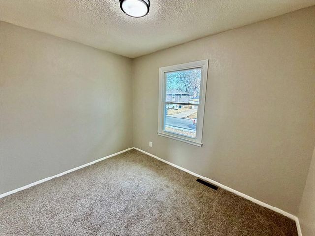 11718 Freemont Avenue, Kansas City, MO 64134