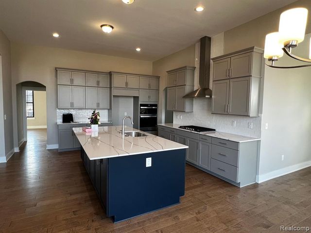 60657 Town Square Street, New Hudson, MI 48165