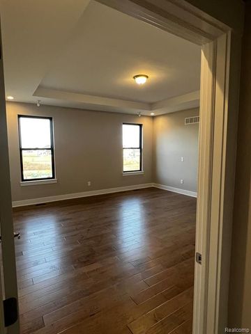 60657 Town Square Street, New Hudson, MI 48165