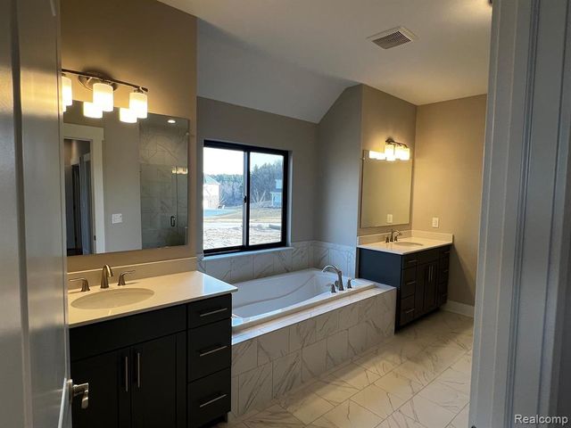 60657 Town Square Street, New Hudson, MI 48165