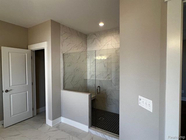 60657 Town Square Street, New Hudson, MI 48165