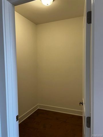 60657 Town Square Street, New Hudson, MI 48165