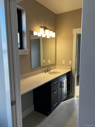 60657 Town Square Street, New Hudson, MI 48165