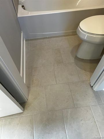 60657 Town Square Street, New Hudson, MI 48165