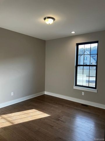 60657 Town Square Street, New Hudson, MI 48165