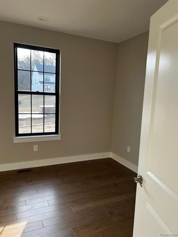 60657 Town Square Street, New Hudson, MI 48165