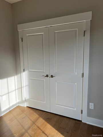 60657 Town Square Street, New Hudson, MI 48165