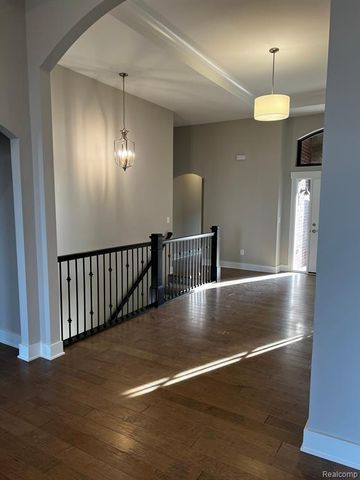 60657 Town Square Street, New Hudson, MI 48165