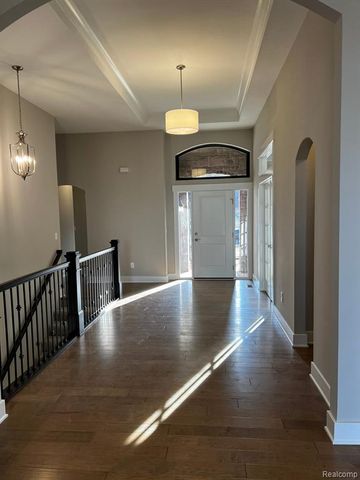 60657 Town Square Street, New Hudson, MI 48165