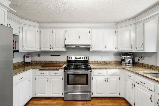 4 Alma Avenue, Salem, NH 03079