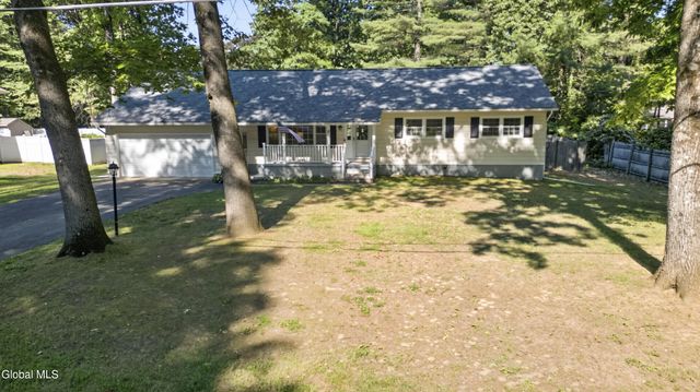 3 Peck Lane, Clifton Park, NY 12065