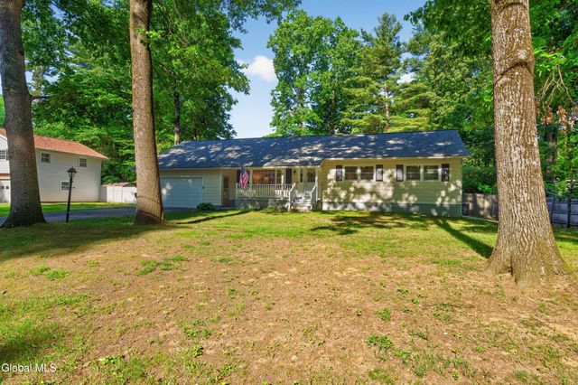 3 Peck Lane, Clifton Park, NY 12065