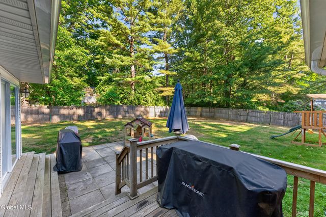 3 Peck Lane, Clifton Park, NY 12065