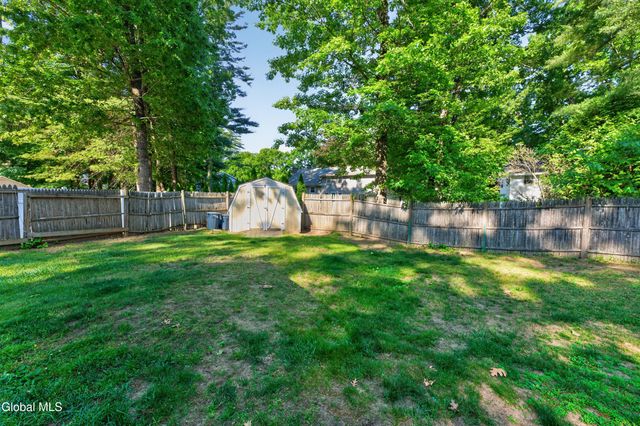 3 Peck Lane, Clifton Park, NY 12065