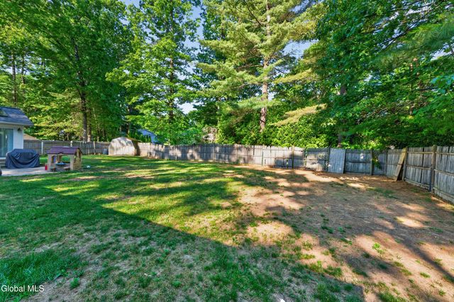 3 Peck Lane, Clifton Park, NY 12065