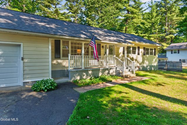 3 Peck Lane, Clifton Park, NY 12065