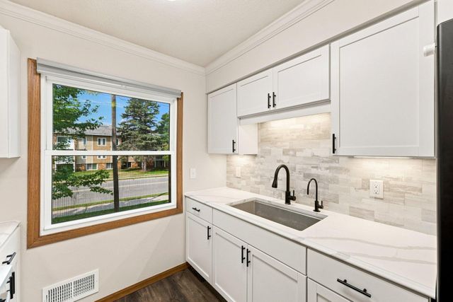 3996 Rahn Road, Eagan, MN 55122