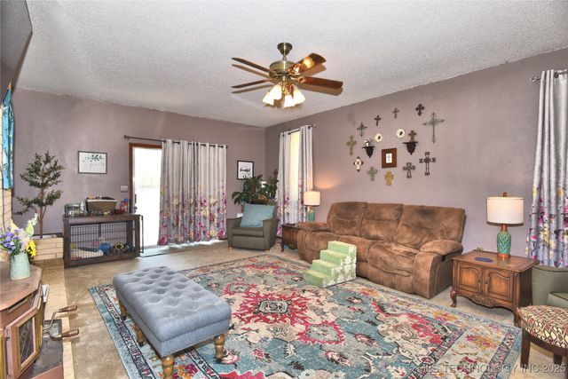 9452 E 460 Road, Claremore, OK 74017
