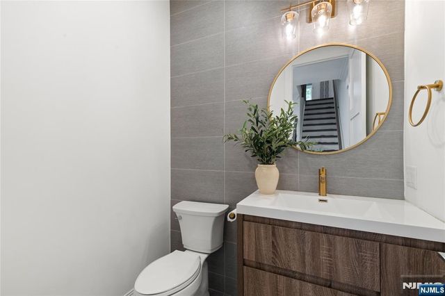 1480 15th Street B, Fort Lee, NJ 07024