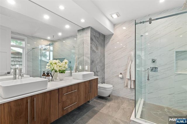 1480 15th Street B, Fort Lee, NJ 07024