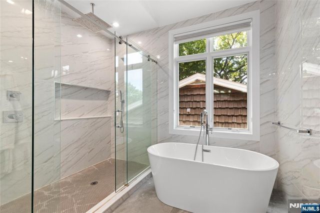 1480 15th Street B, Fort Lee, NJ 07024