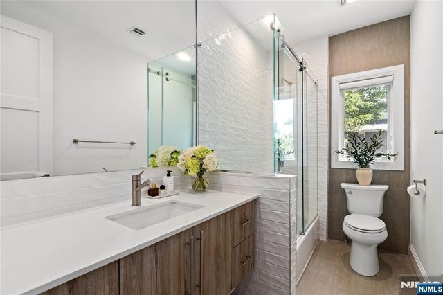 1480 15th Street B, Fort Lee, NJ 07024