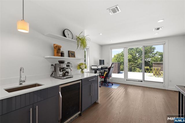 1480 15th Street B, Fort Lee, NJ 07024