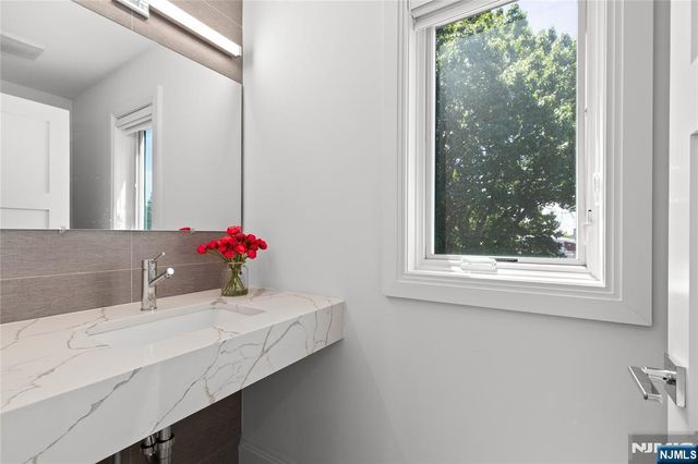 1480 15th Street B, Fort Lee, NJ 07024